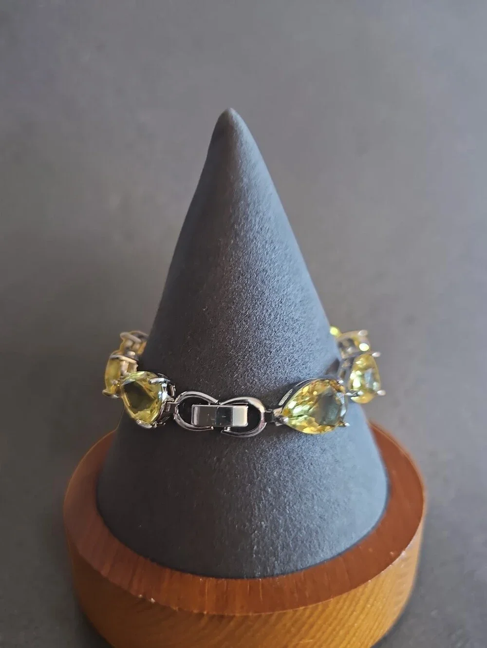 Sassified Boutique Nwt Elegant Teardrop Yellow Crystal Tennis Bracelet